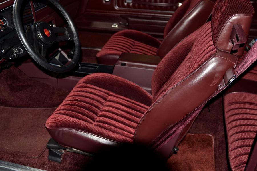 Интерьер Chevrolet Monte Carlo SS 1985 года  (фото 33 из 69)